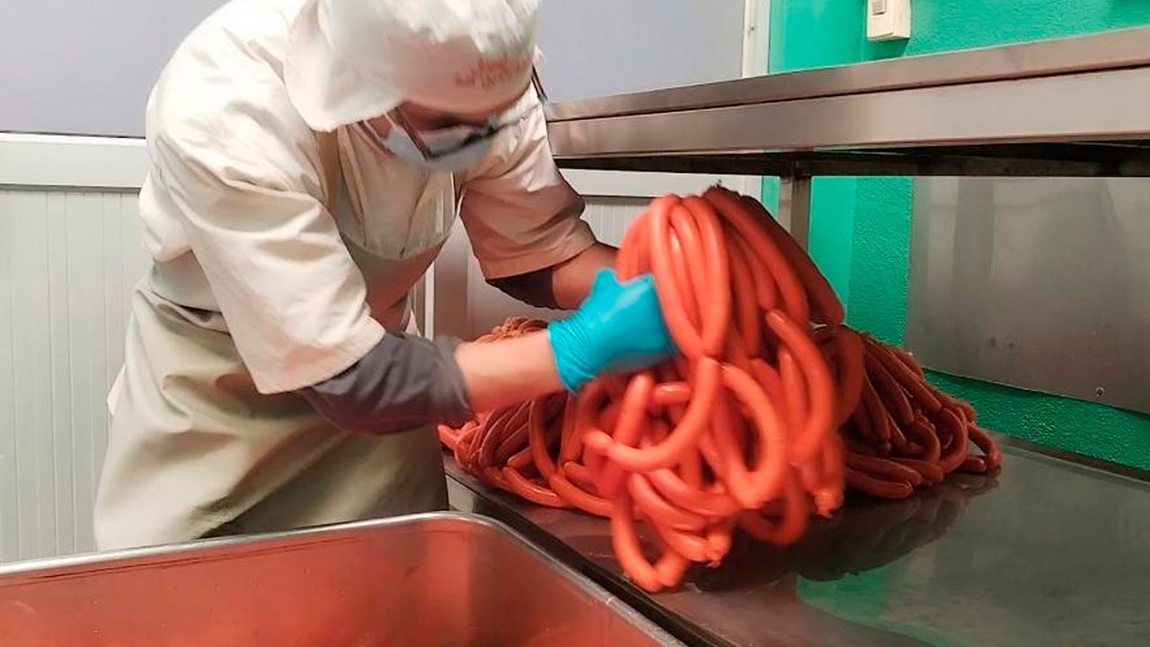 Controlan embutidoras por San Juan en El Alto