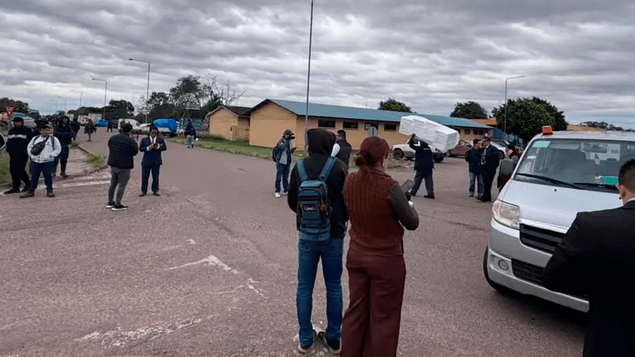 Productores y transporte pesado se movilizan en Viru Viru y exigen al Gobierno el desbloqueo inmediato de las carreteras