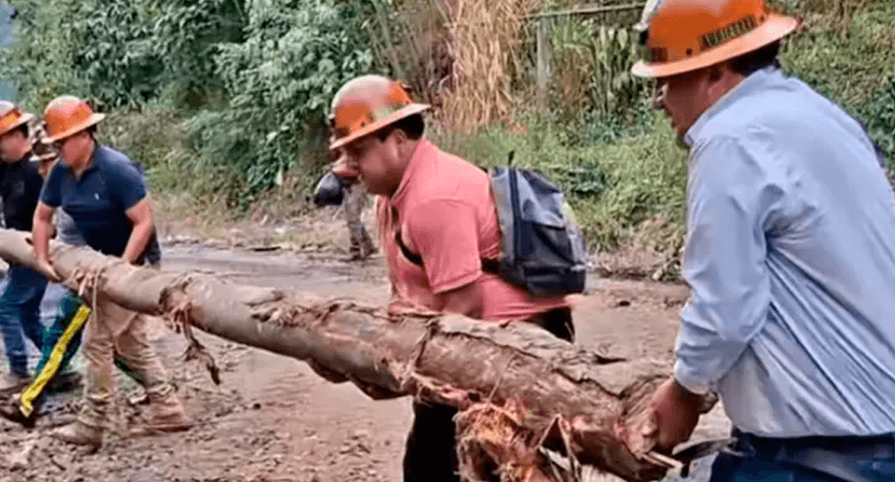 Cooperativistas mineros desbloquean la ruta La Paz-Caranavi