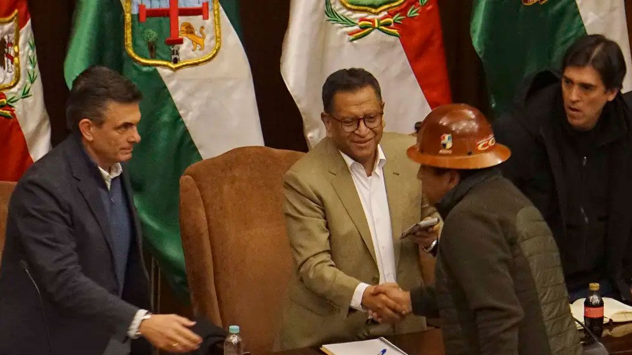 Gobierno convoca a la COB a la Casa Grande del Pueblo para firmar un acuerdo