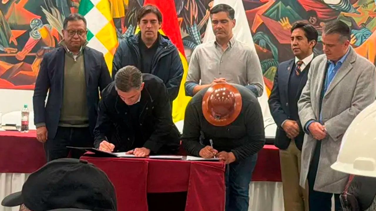 Paz y la COB firman acuerdo tras 50 días de bloqueos