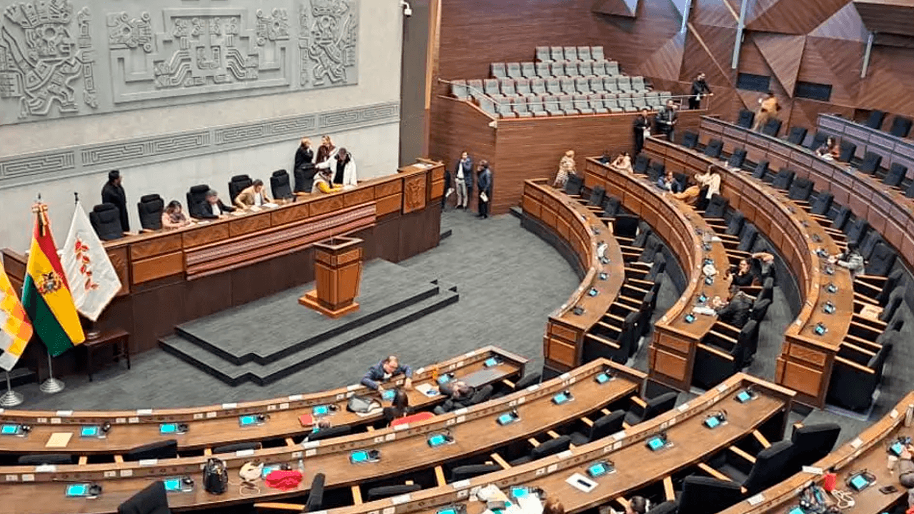  Instalan sesión de la ALP para analizar el decreto de Estado de excepción