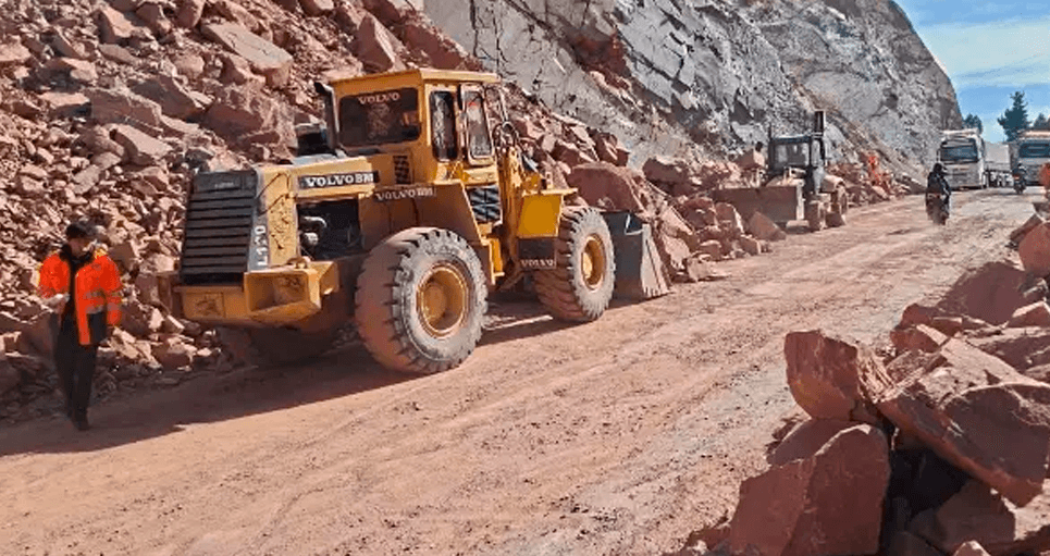 Bolivia amanece sin bloqueos y continúan las tareas de limpieza en las carreteras