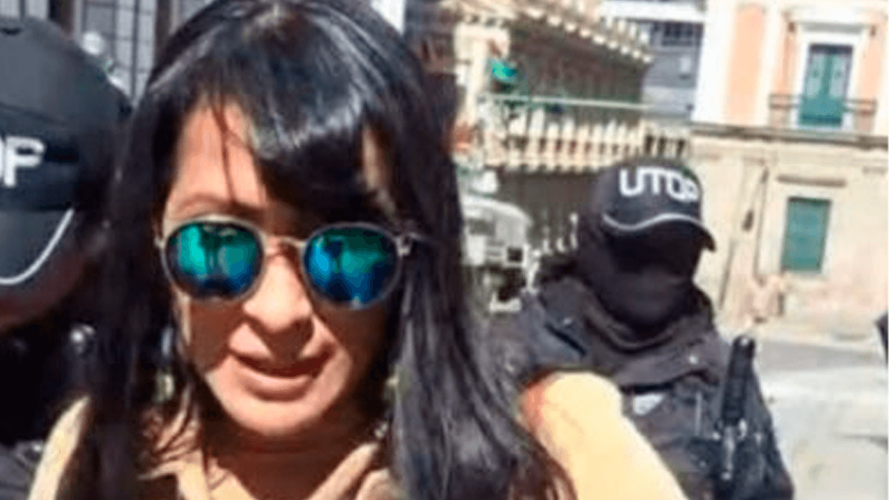 Conducen a la exconcejala evista Wilma Alanoca a dependencias de la FELCC en La Paz