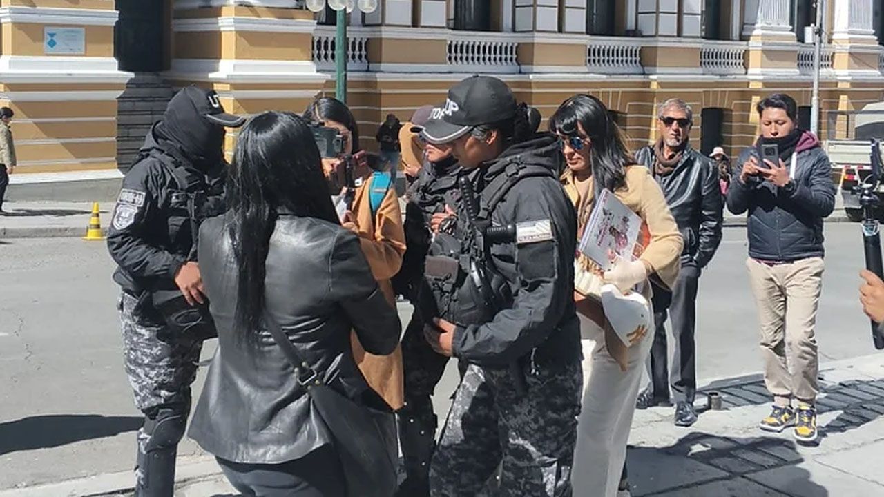 Aprehenden a Wilma Alanoca y la trasladan a la Felcc
