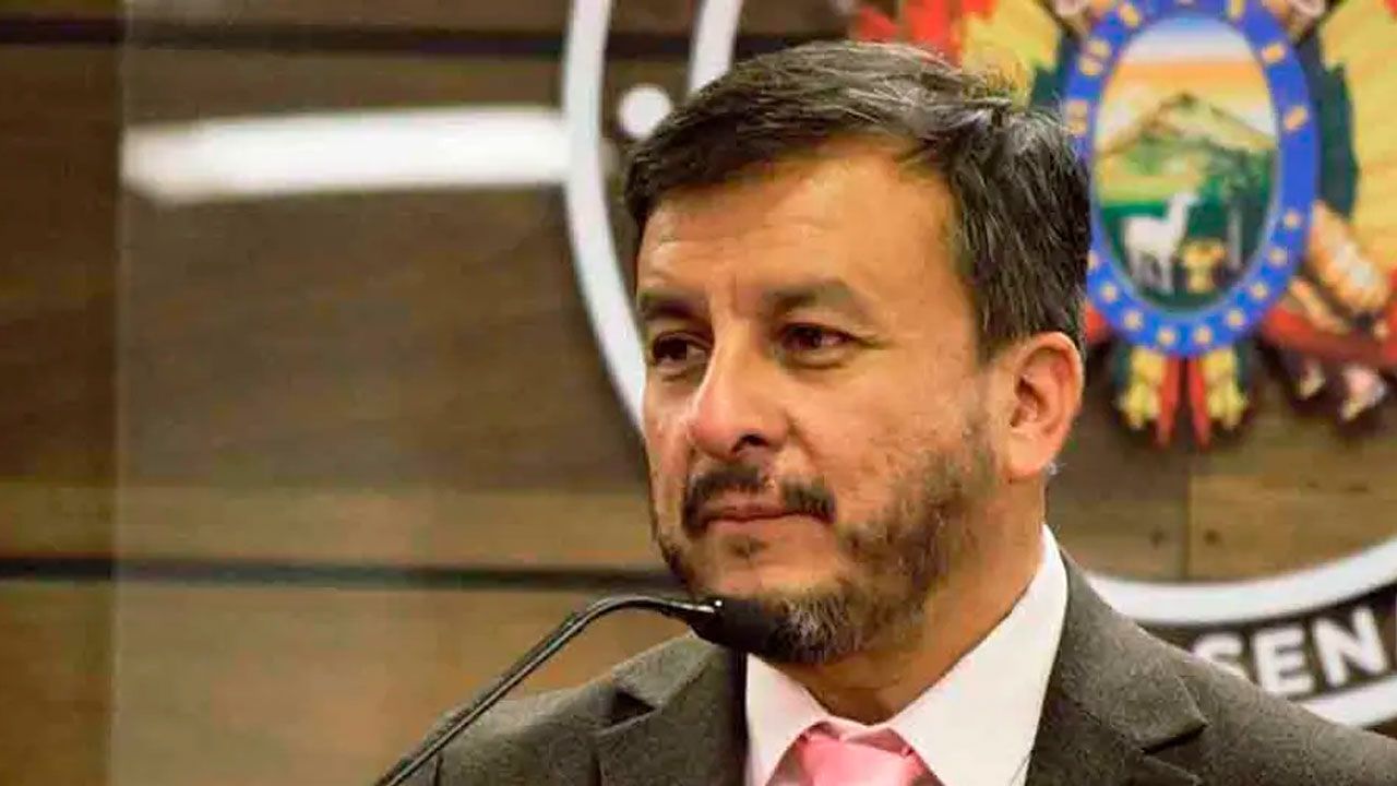 Exministro Medinaceli no declara por caso de gasolina y justifica su ausencia