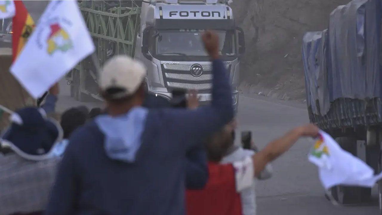 Analista advierte que Bolivia deberá endeudarse más para enfrentar las pérdidas por los bloqueos