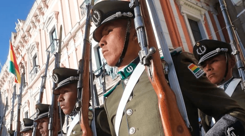 Policía Boliviana celebra sus 200 años y posterga festejos por operativos en las carreteras