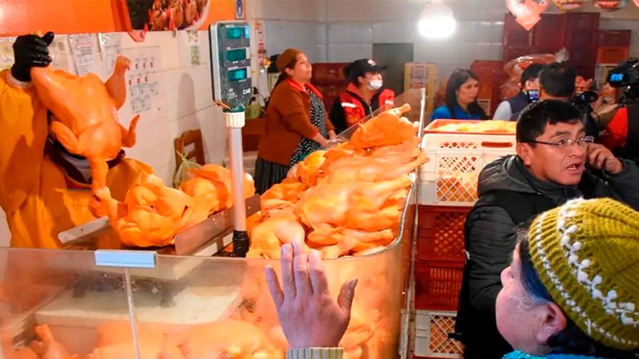 Comienza a bajar el precio del pollo y huevo en mercados de la paz y el alto