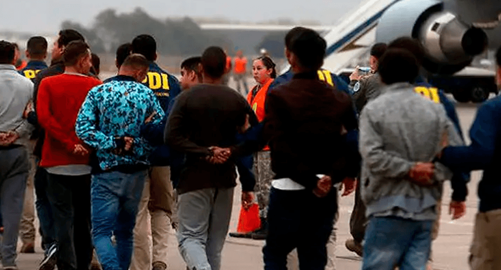 Chile expulsa a 19 ciudadanos bolivianos en operativo contra la migración irregular