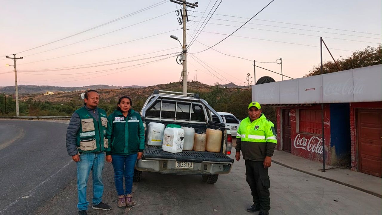 ANH y policía decomisan más de 110 litros de gasolina transportada de forma irregular en chuquisaca