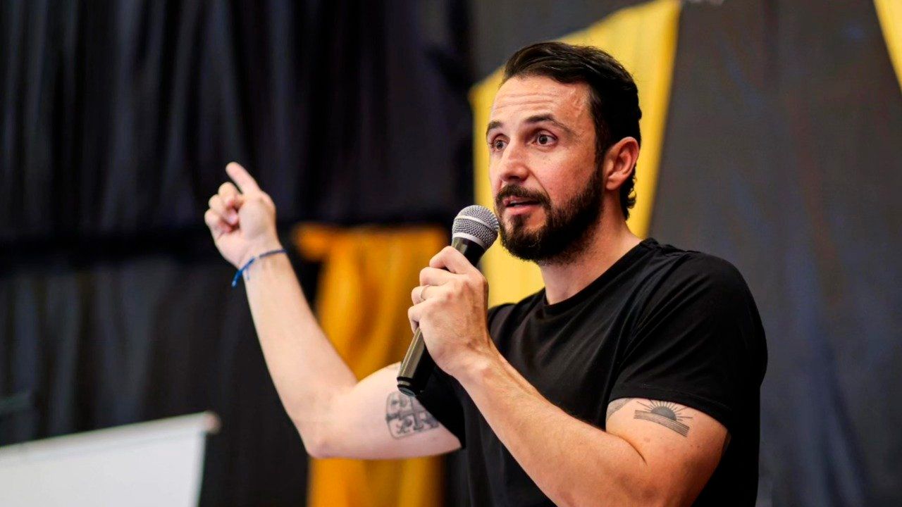 Cuestionan a Velasco por responder con insultos a críticas