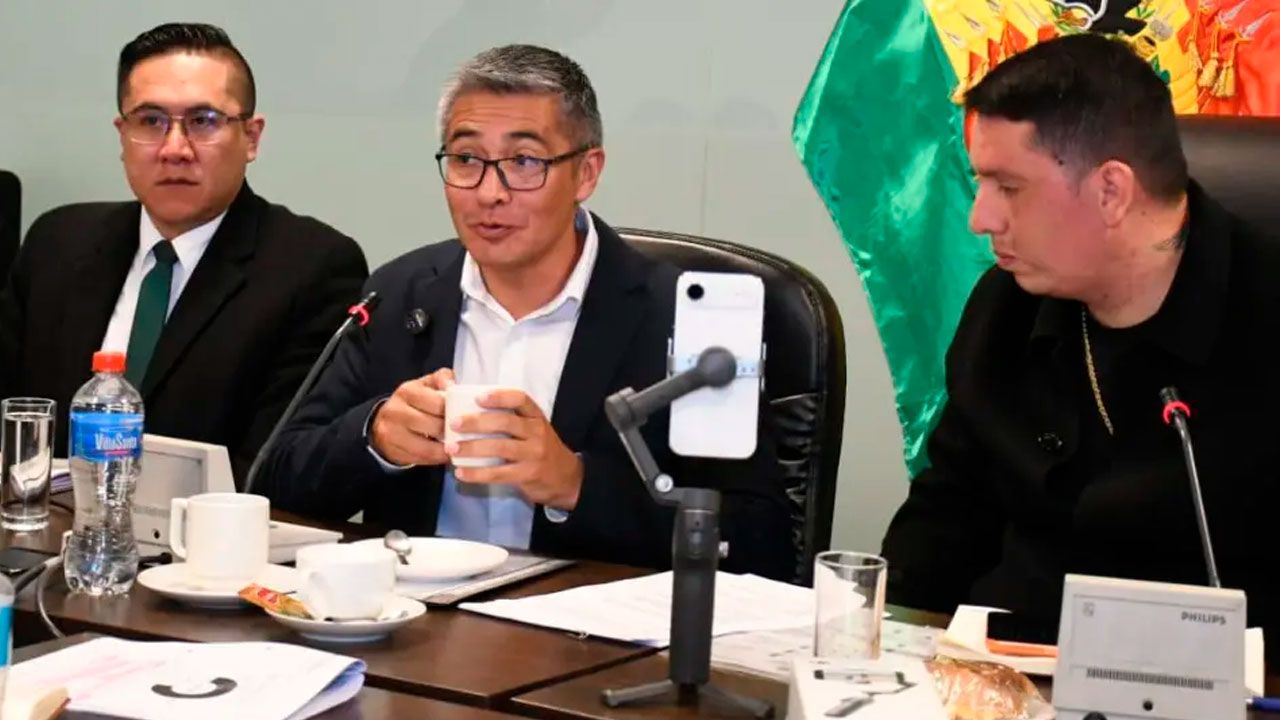 Gobierno afirma que crédito del BID repondrá recursos destinados a bonos sociales