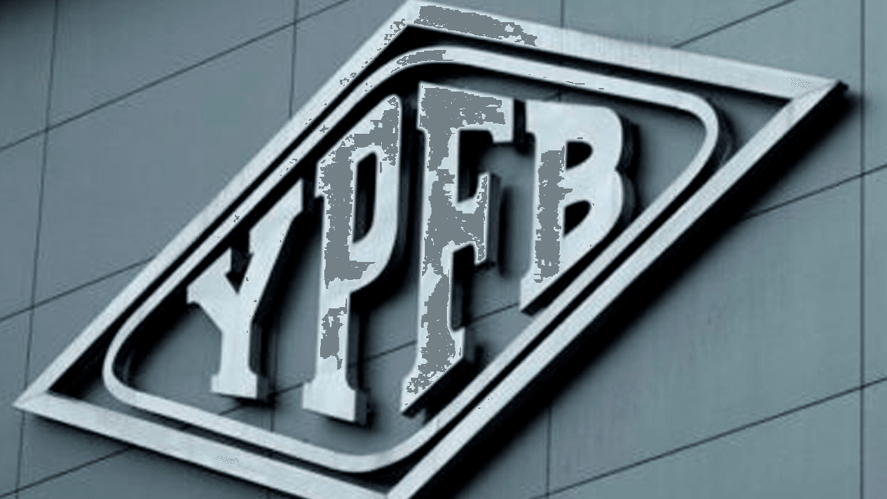 «Caso crudo»: Justicia dicta detención preventiva para analista de YPFB por presunto sobreprecio
