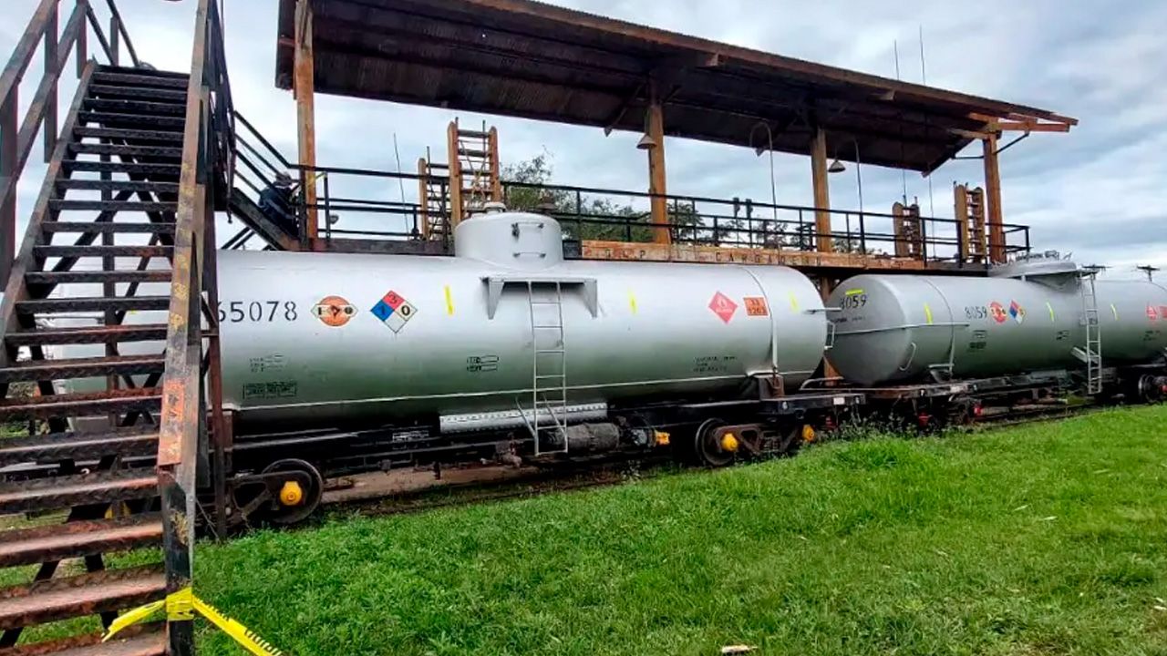 YPFB reanuda transporte de combustible por tren
