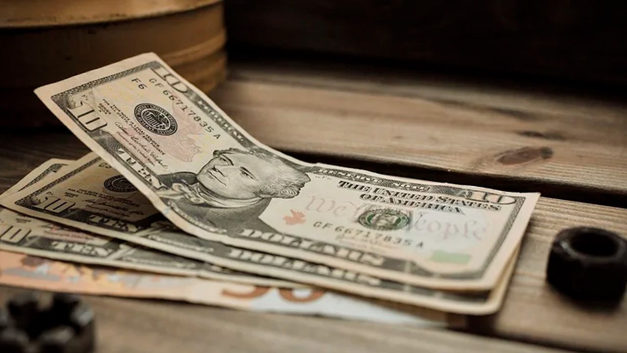 BCB fija el dólar oficial en Bs 9,73