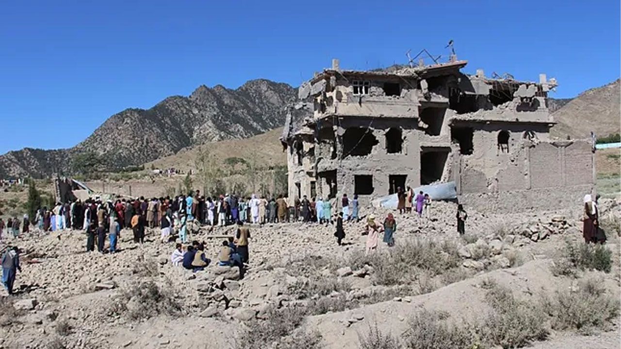Pakistán intensifica ofensiva y agrava tensión con Afganistán