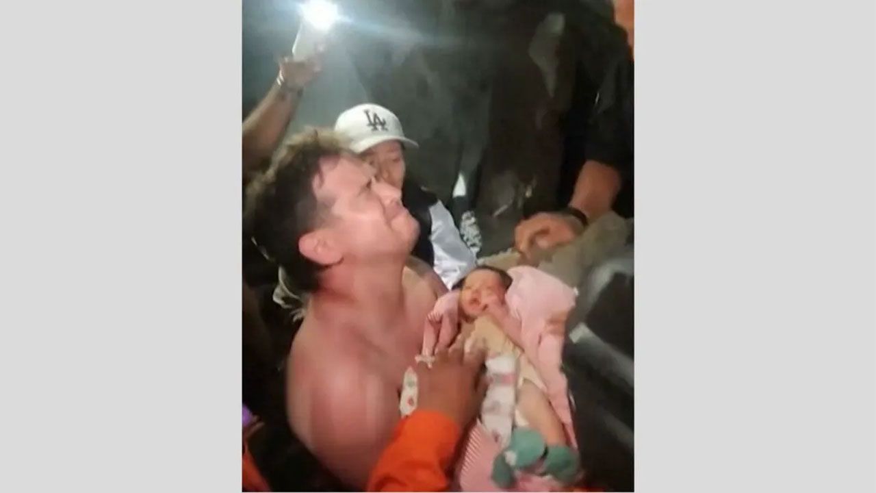 Bebé de 18 días y su madre son rescatados con vida tras quedar atrapados en los escombros en Venezuela