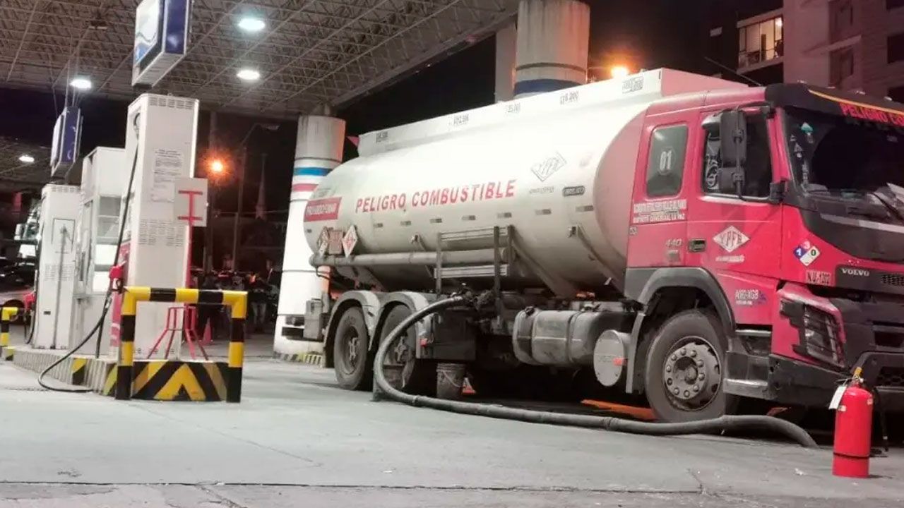 Persisten las filas por combustible, según reportes en el eje central