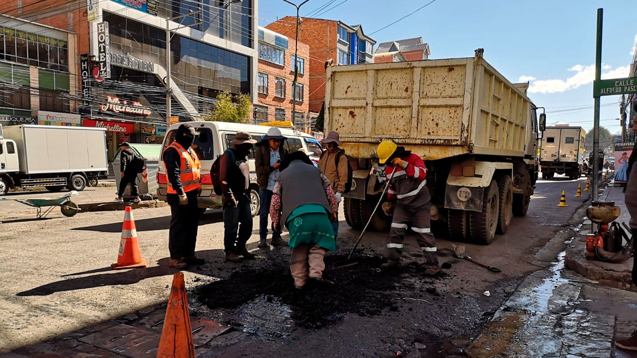 Alcaldía de El Alto mejora vías para la entrada de la Virgen del Carmen