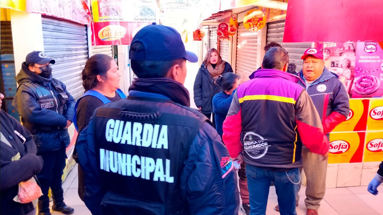 Alcaldía de El Alto detecta precios elevados en mercados durante operativos de control