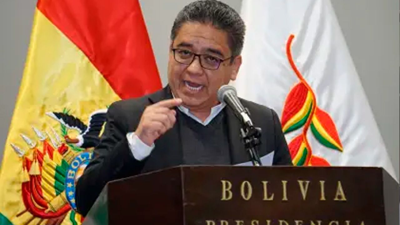 Gálvez pide investigar denuncias en la Aduana