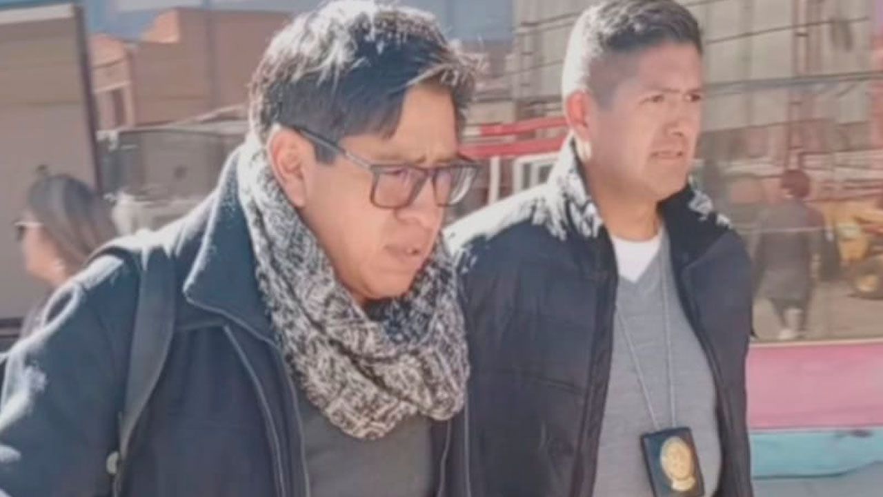 Funcionario de la alcaldía de El Alto es aprehendido por presunto cobro de COIMA