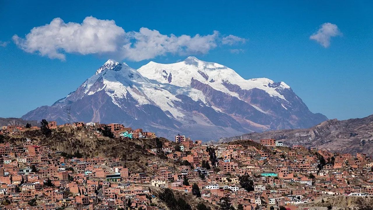 La Paz presenta agenda oficial del mes aniversario con ferias, festivales y actos cívicos