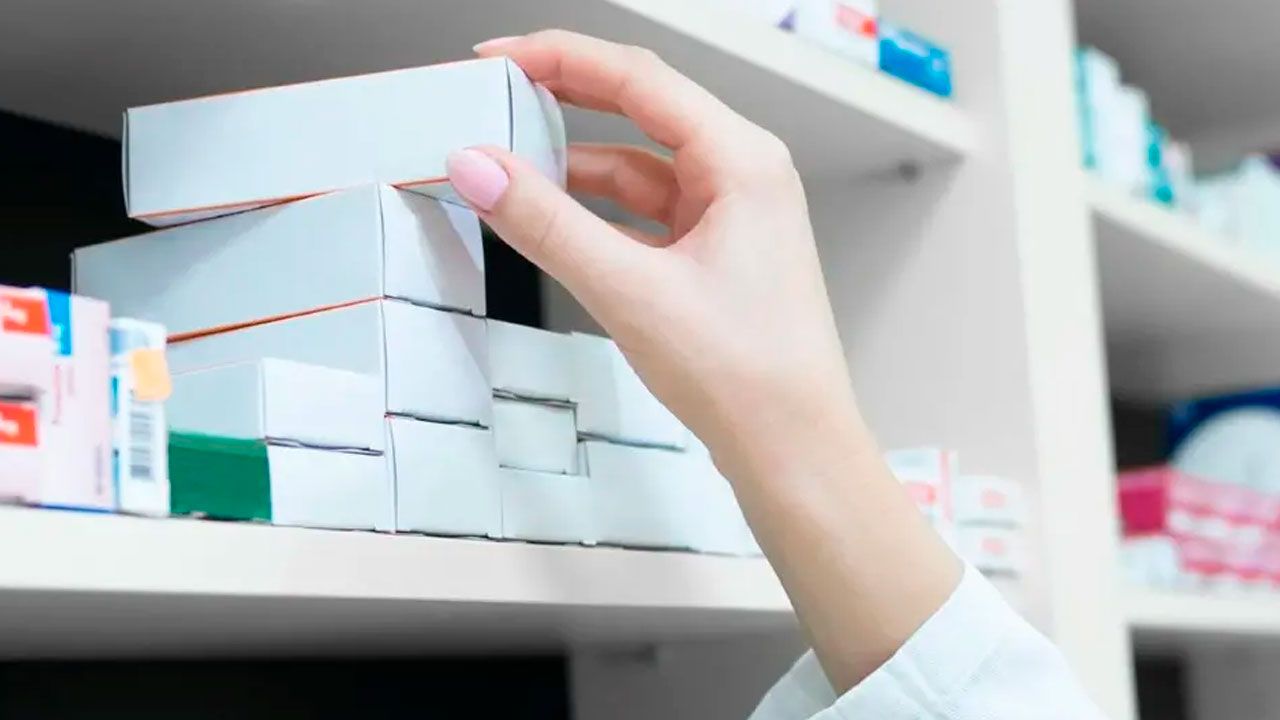 Farmacéuticas piden normalizar la compra de dólares para garantizar el abastecimiento de medicamentos