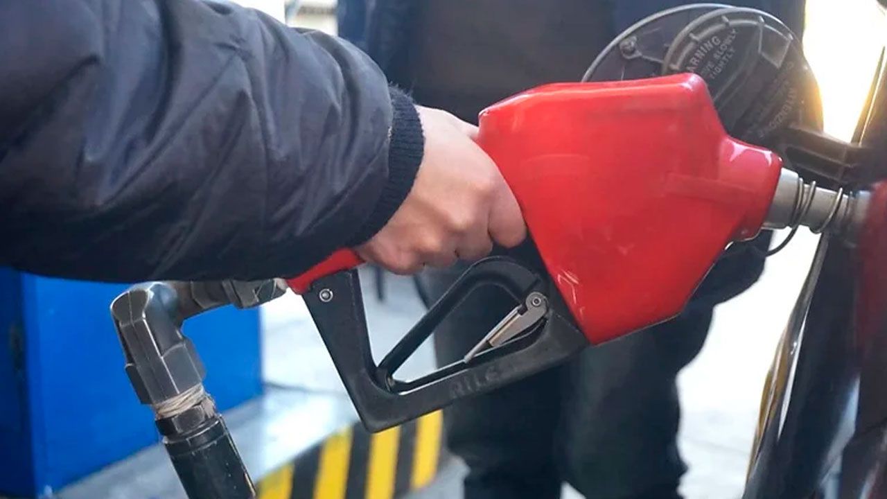 Persisten las filas en Cochabamba: abastecen gasolina, pero falta diésel