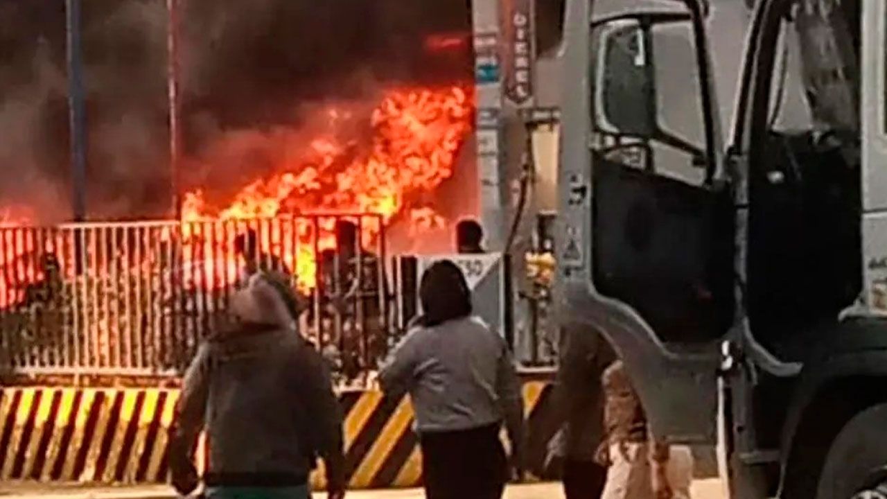Explosión e incendio en un surtidor de cochabamba movilizan a bomberos