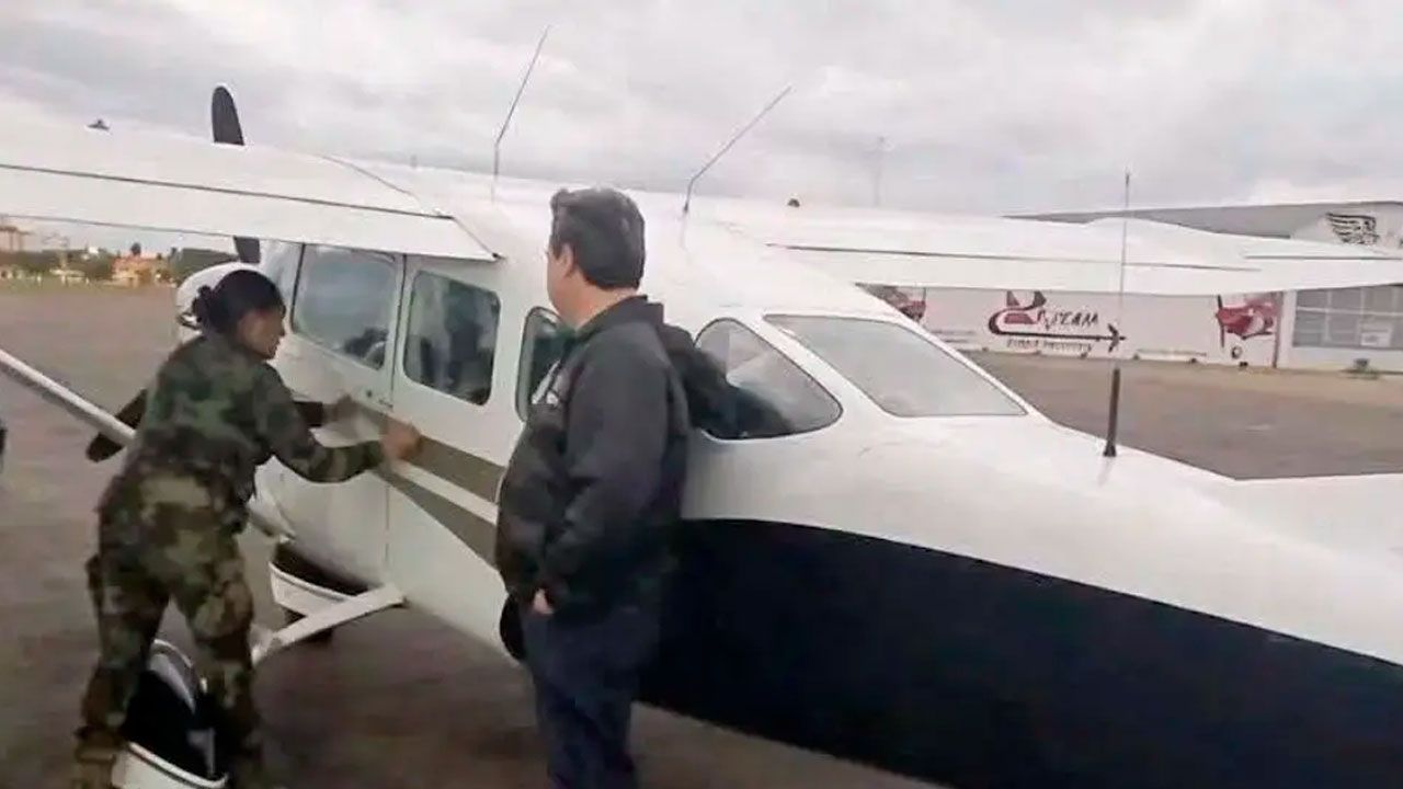 Piloto afirma que los dólares hallados en una avioneta pertenecen a un particular