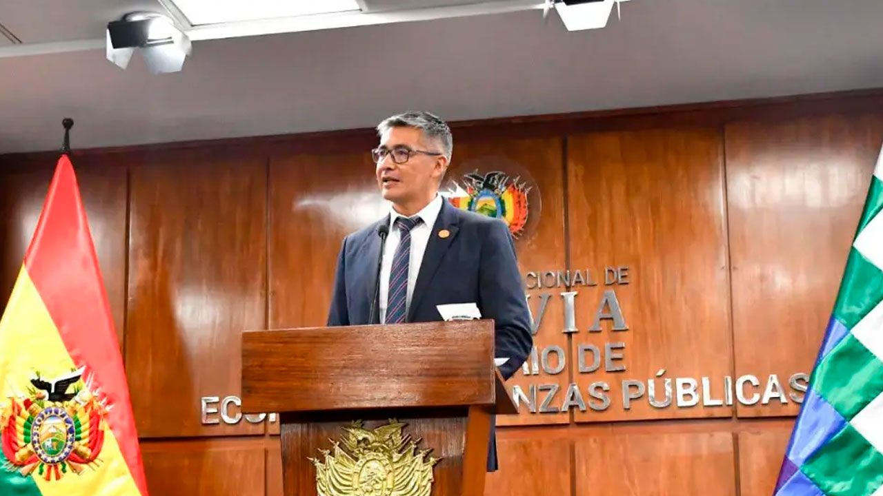 Gobierno anuncia reestructuración de YPFB tras denuncias de presunta corrupción
