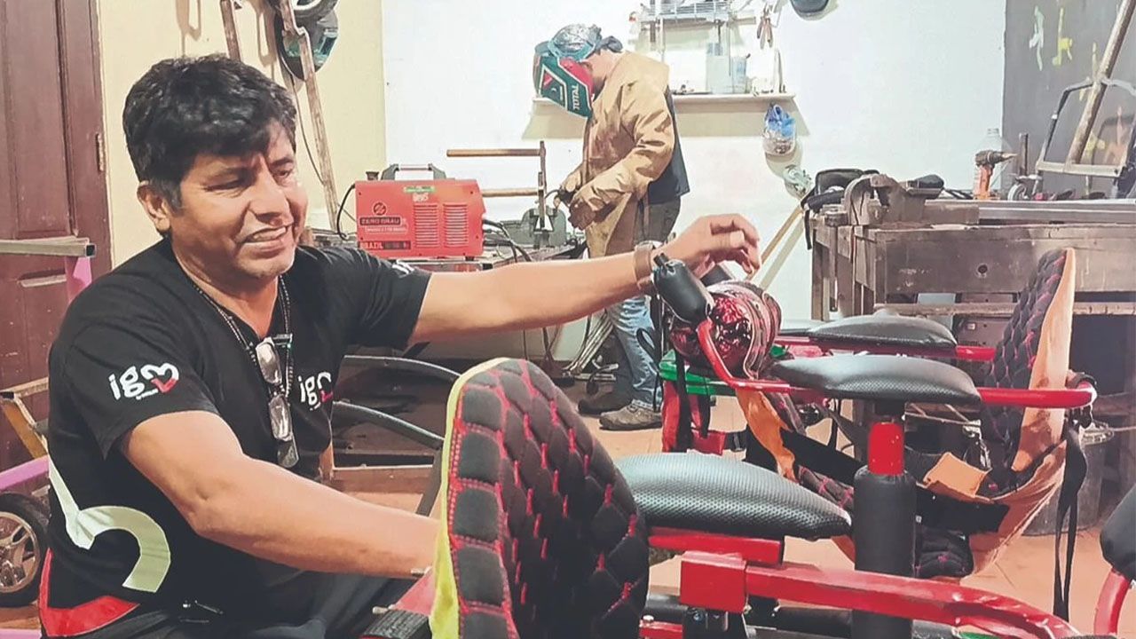 Rimer Zapata transforma chatarra en andadores gratuitos para niños con discapacidad