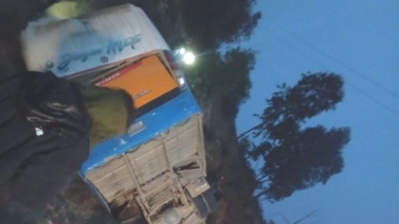 Bus vuelca en la ruta Sucre-Tarabuco y deja al menos diez heridos