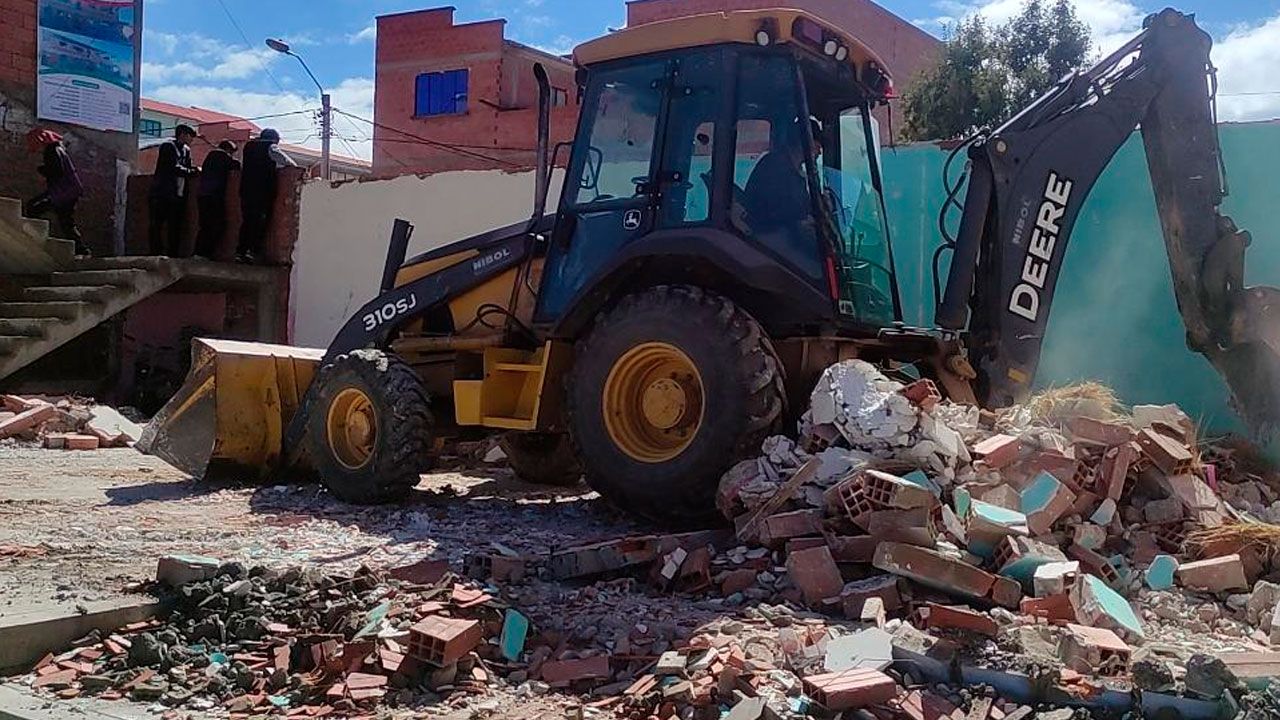 Alcaldía realiza mantenimiento en unidades educativas del Distrito 14