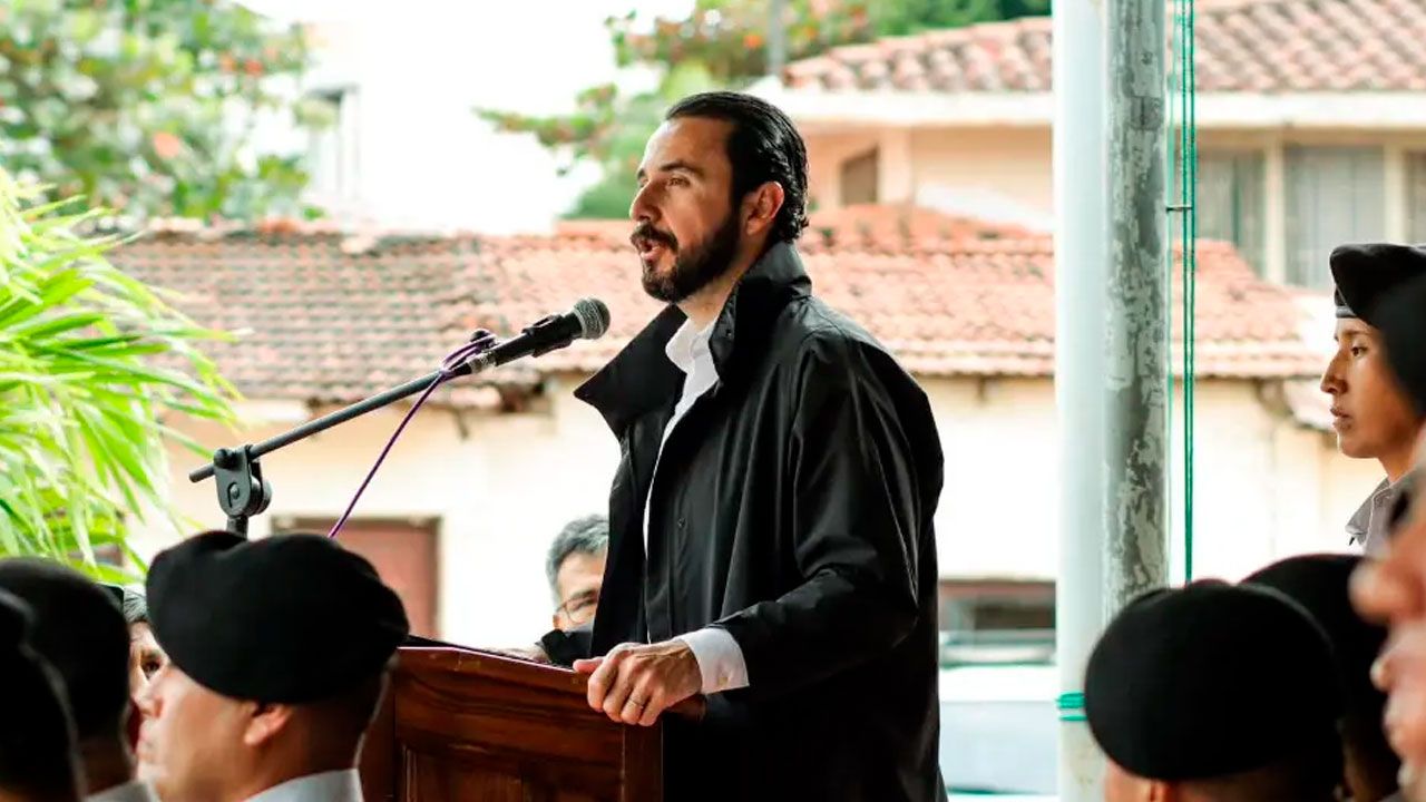 Velasco pide incorporar un plan de readecuación financiera al PGE 2026