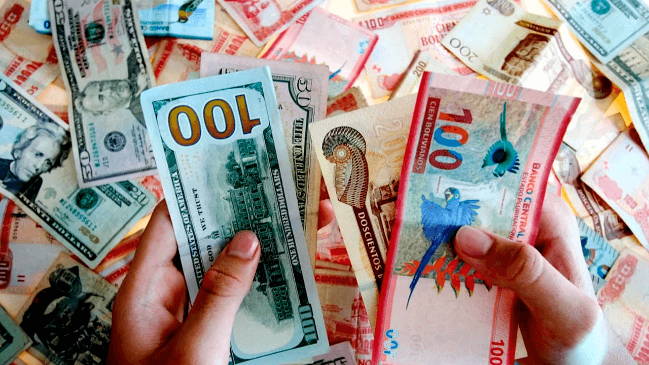 Hallan una “fábrica de billetes falsos” que imprimía bolivianos y dólares en Achocalla, según la Policía