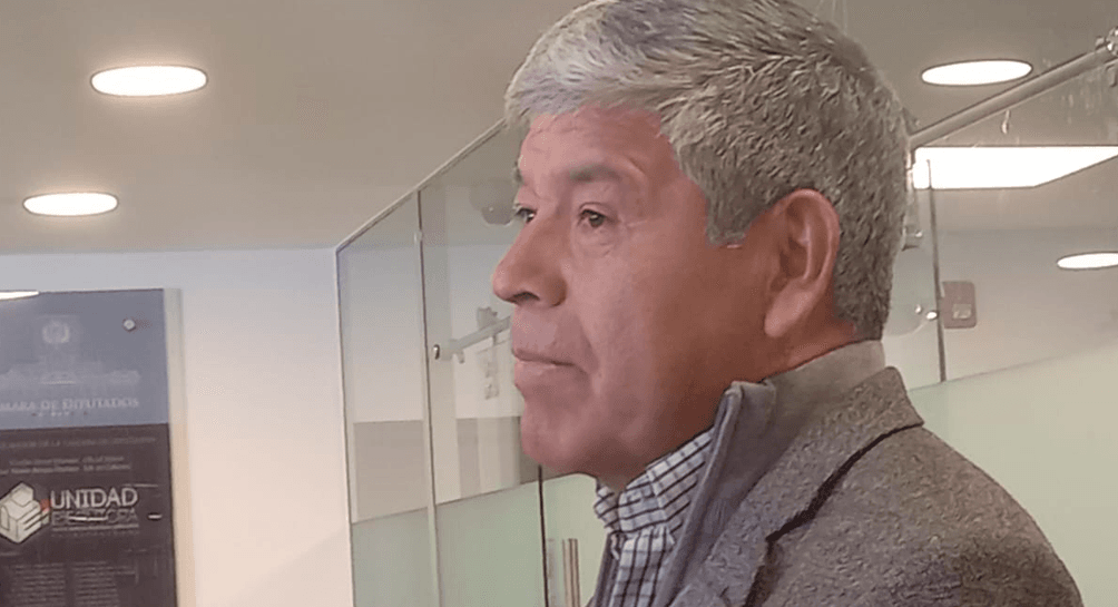 Senador afirma que la falta de recursos impide normalizar el abastecimiento de combustibles