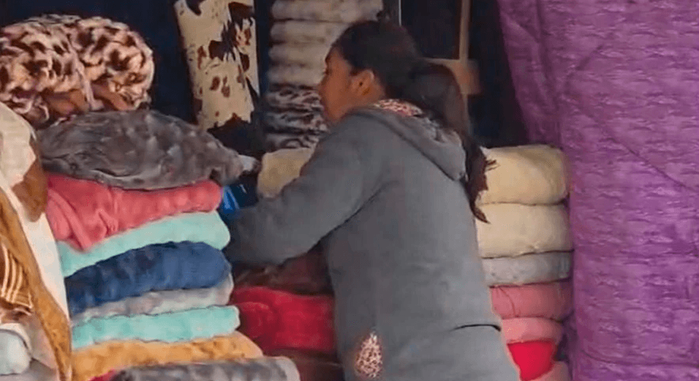 Feria de invierno ofrece descuentos en ropa y abrigos en el Alto San Pedro