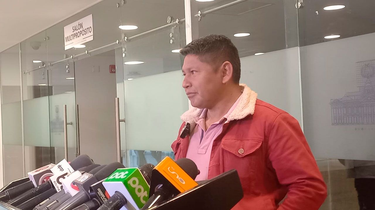 Diputado pide que Evo Morales y un dirigente de la COB sean investigados por los bloqueos