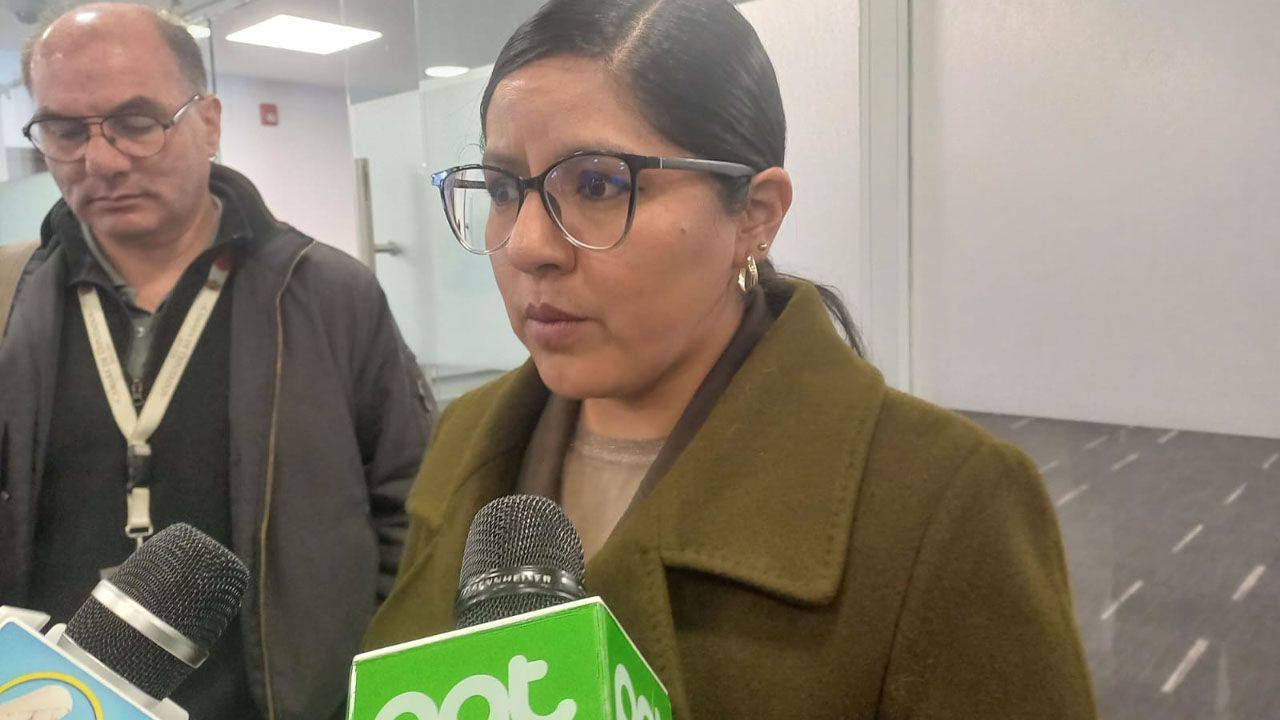 Claros cuestiona la escasez de combustibles