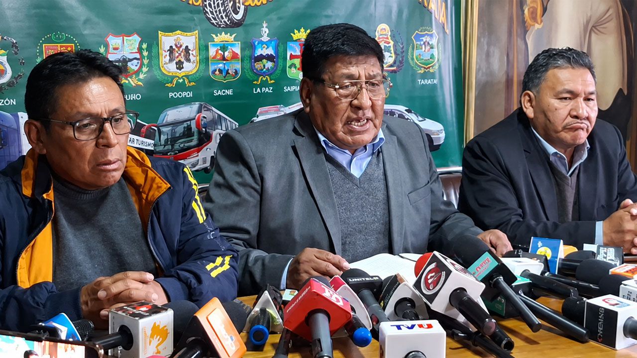 Choferes exigen reunión por falta de combustible
