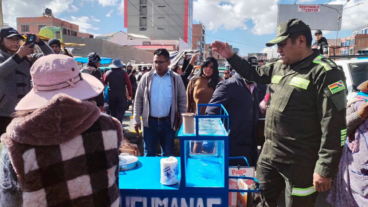 Alcaldía retira comerciantes de la avenida Juan Pablo II en El Alto