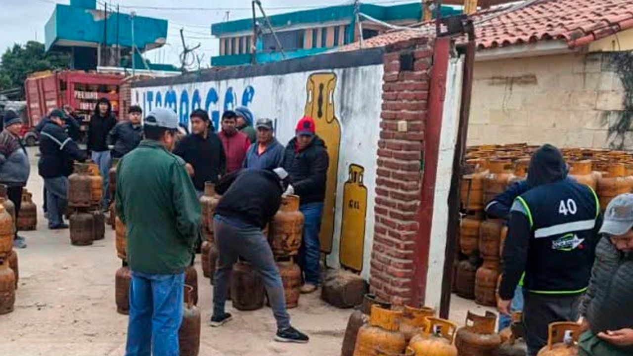 Escasez de GLP genera filas y reclamos en Santa Cruz