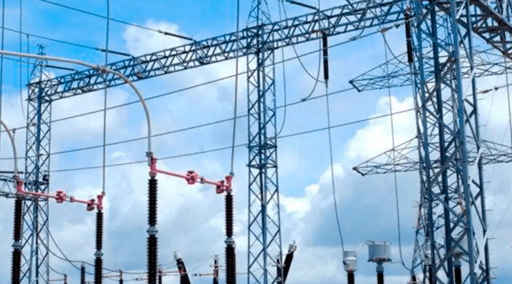 Experto afirma que el ajuste de la tarifa eléctrica tiene un límite mensual del 5%