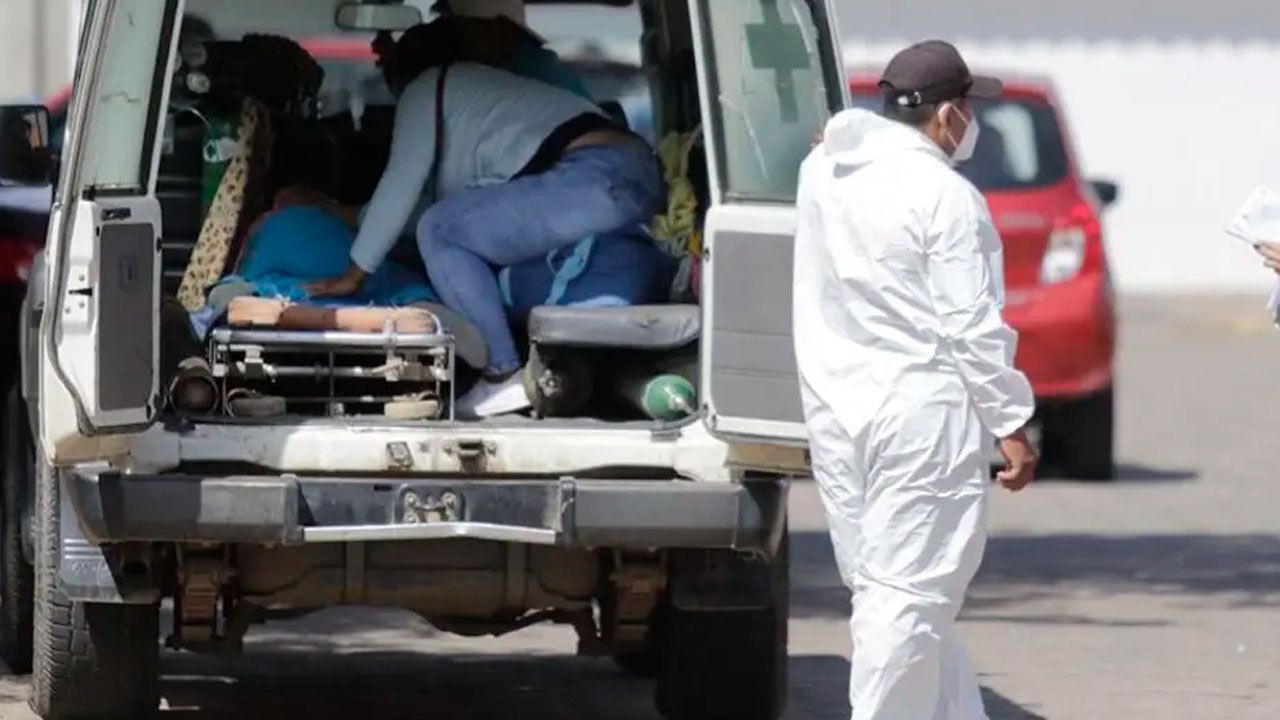 Vuelco de bus deja dos fallecidos y 24 heridos en la ruta el Alto–Copacabana