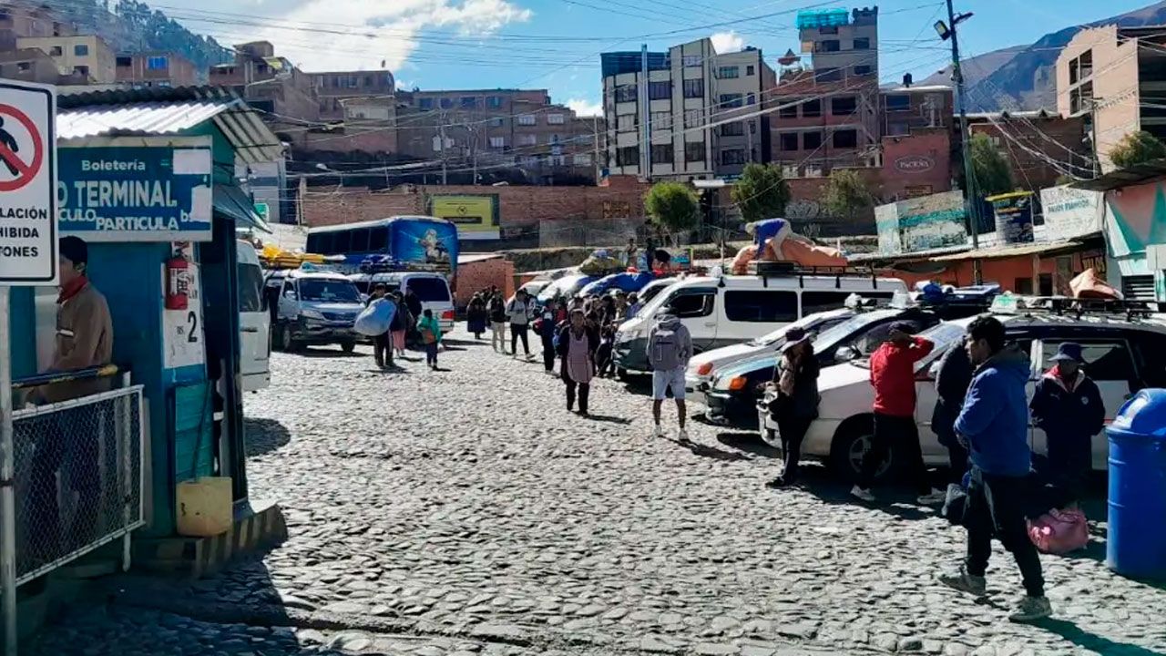 Suben los pasajes a Mapiri y Tipuani por la escasez de combustible