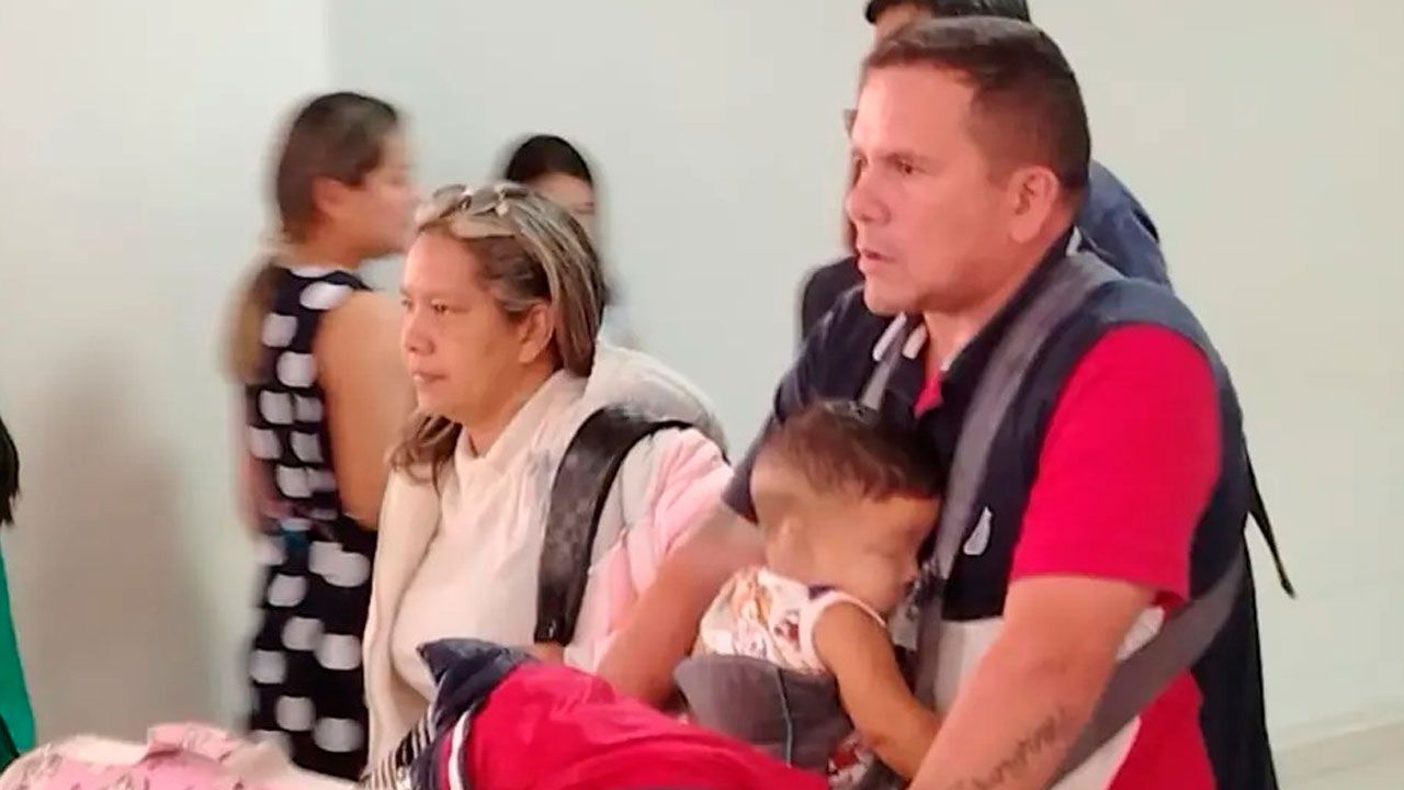 Familia llega a Bolivia tras sobrevivir a los terremotos en Venezuela
