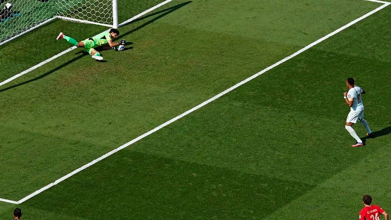 Mbappé falla un penal y suma 15 errados en su carrera